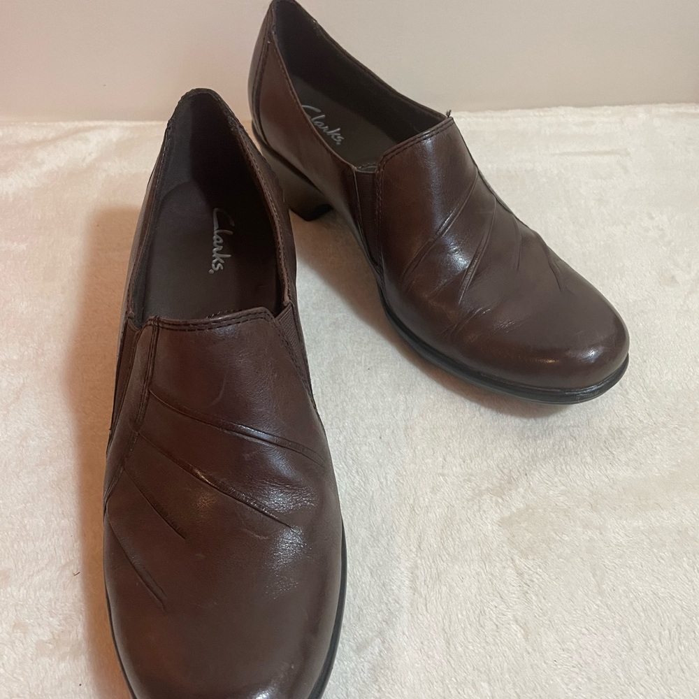 Clarks Brown Partridge Heels with Classic Block Design, Size 7 1/2‎